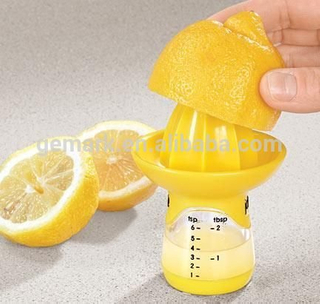 Plastic Lemon Squeezer Juicer with Measure Container